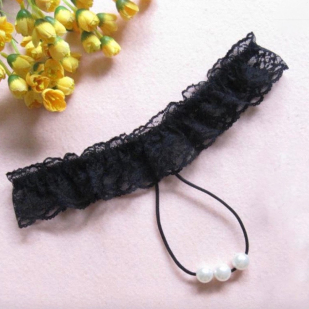 BLACK - 3 Pearl and Lace G string. One size fits most.